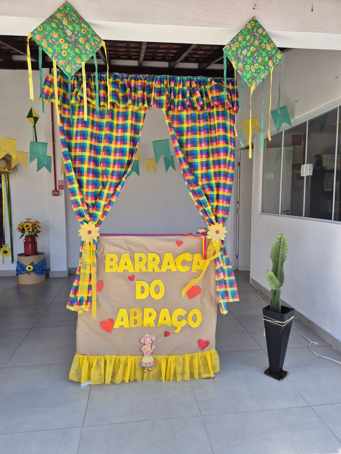 Barraca do Abraço montada na festa junina da casa